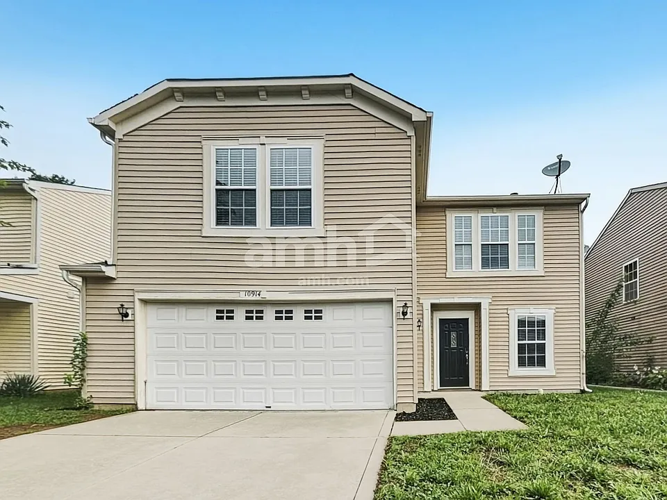 10914 Cyrus Dr