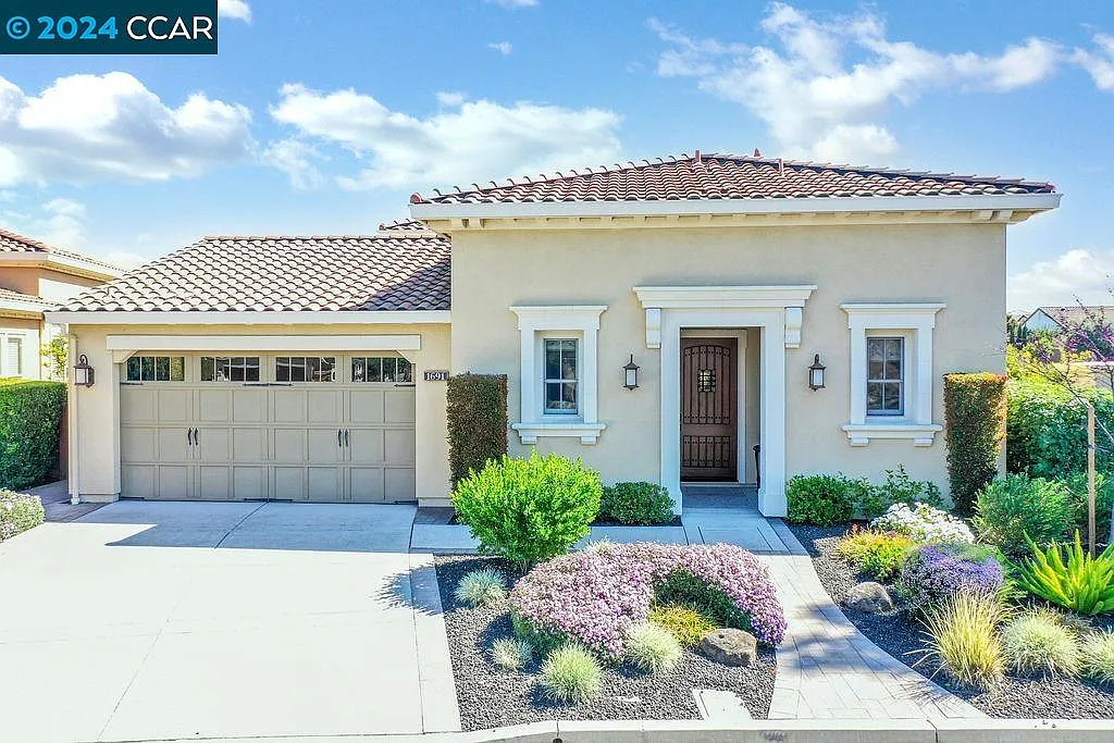 1691 Gamay Ln photo 1