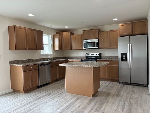 4th image of 1745 Matthew Dr