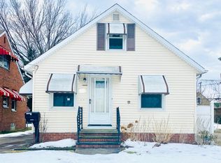 19516 Mohawk Ave, Cleveland, OH 44119