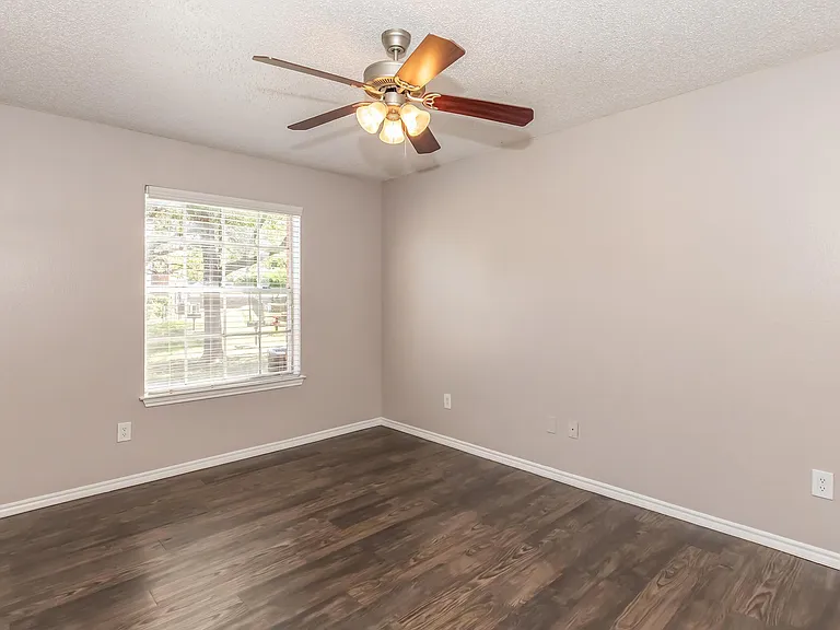 Eagle's Point Apartments — Photo 49