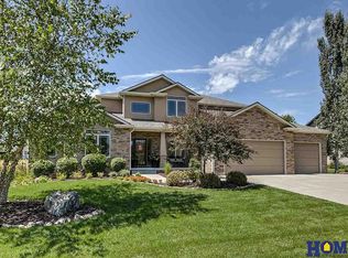 6733 S Ridge Dr, Lincoln, NE 68512