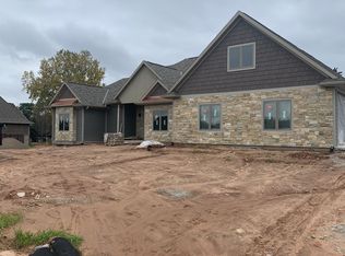 6805 N Smoketree Pass, Appleton, WI 54913