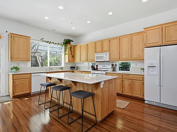 4th image of 469 Riesling Street