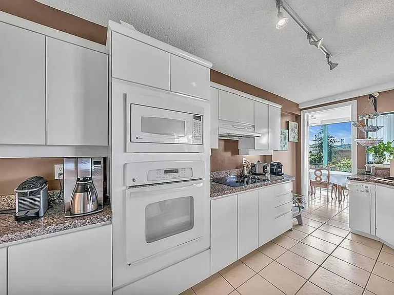 338 Taylor Way — Photo 6