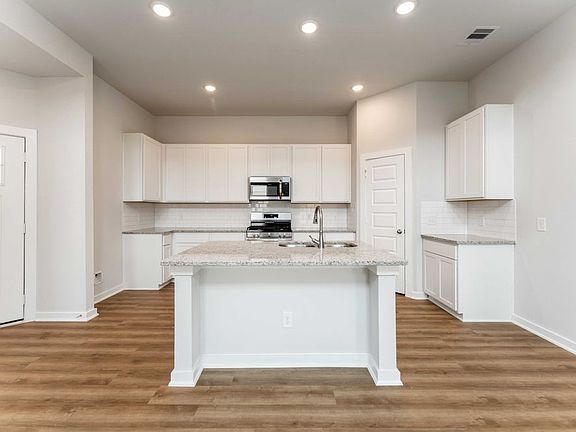 16809 Needlepoint Drive - Mansfield - Kitchen