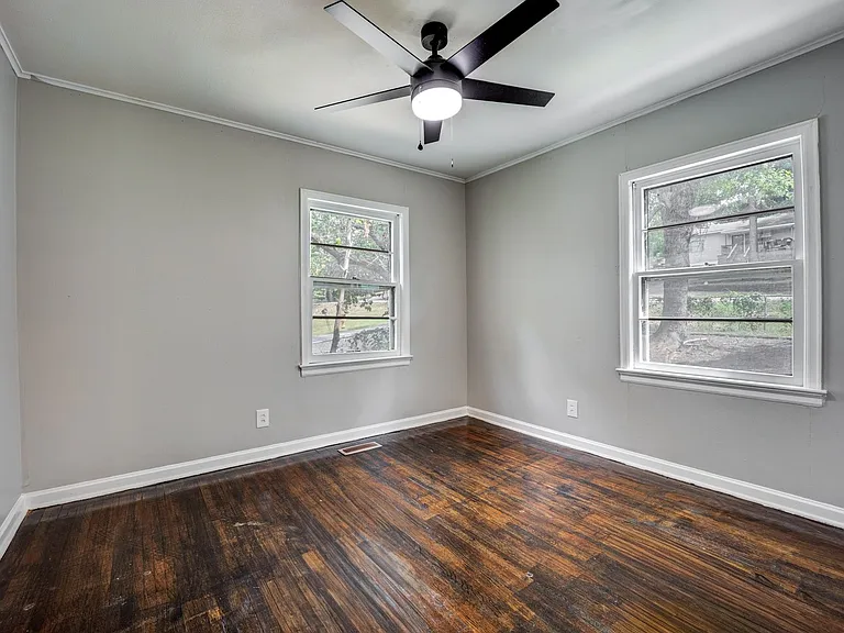 2823 Independence St — Photo 12