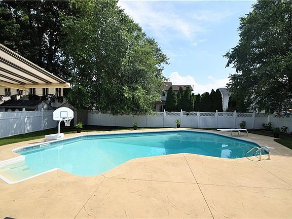 4th image of 417 Pemberton Dr
