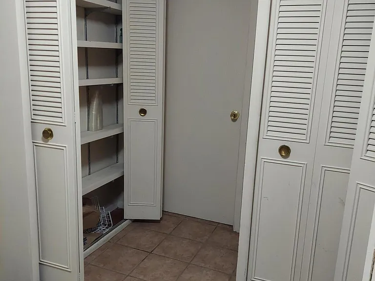 Stratton Ln — Photo 20