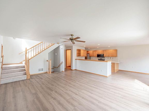 3rd image of 2255 Circle RIDGE #E
