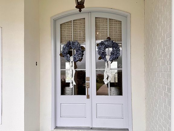 5th image of 401 Riverside Dr