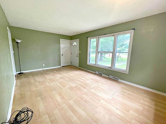 2nd image of 1319 Clay St
