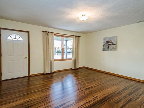 3rd image of 750 Birchwood Dr