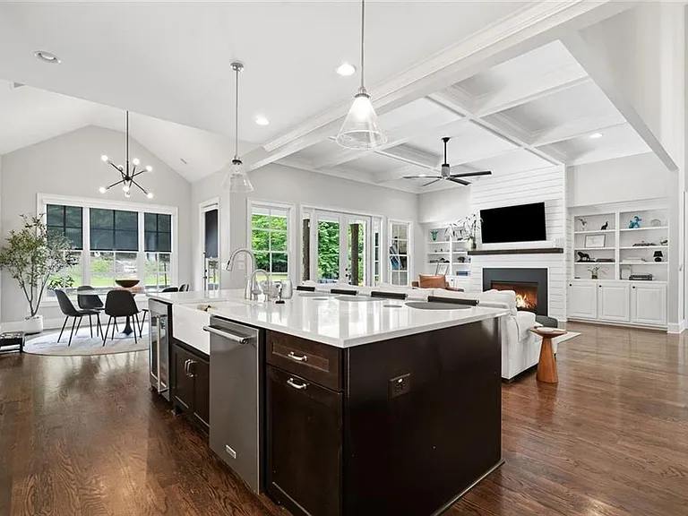 1012 Summit View Ln — Photo 10