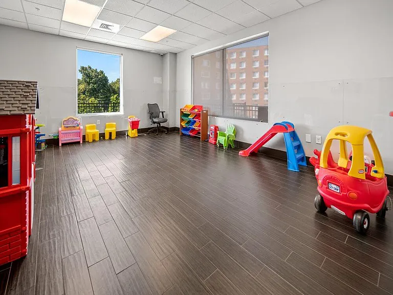 100-york-amenities-interiors-4r