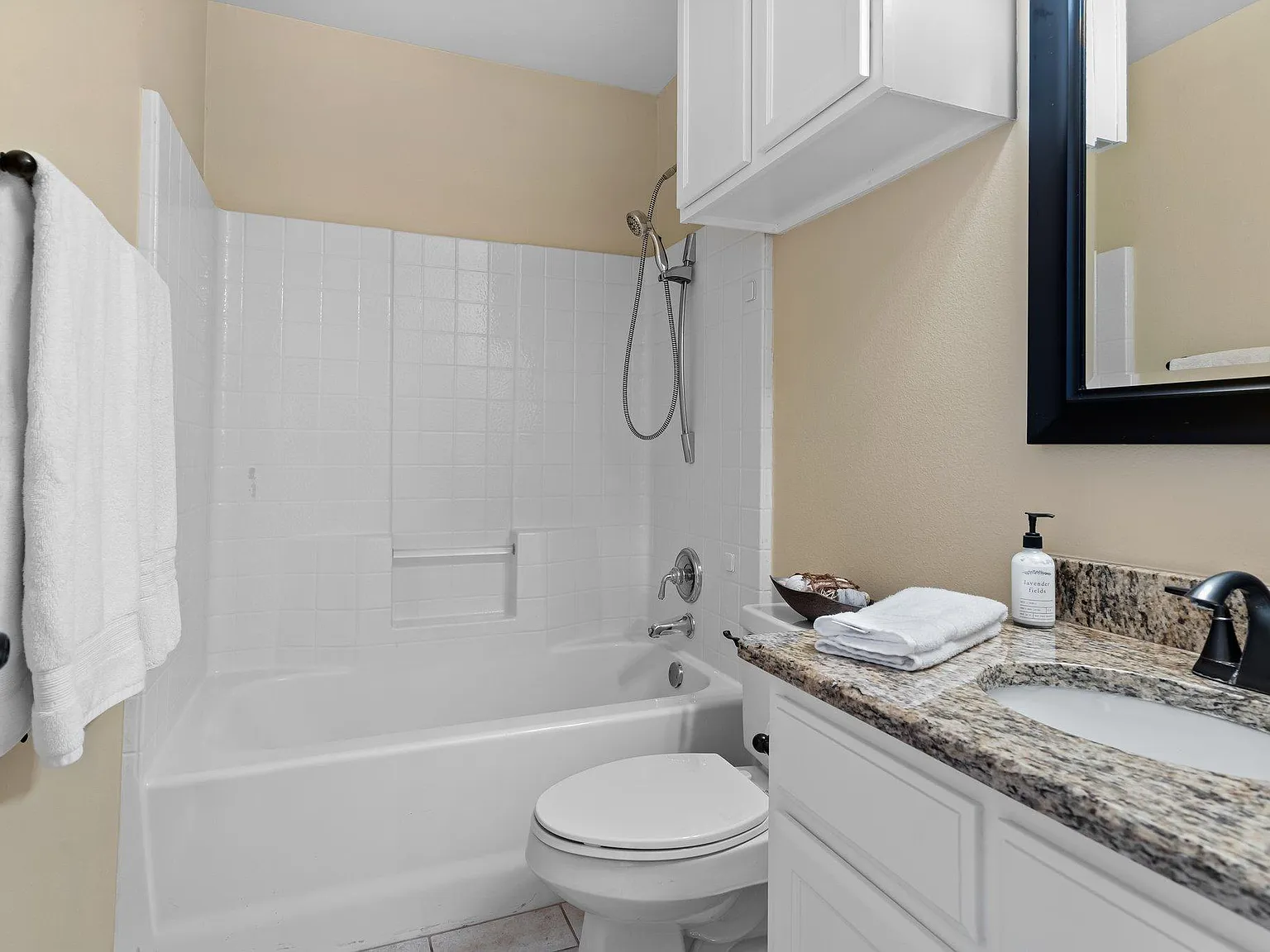 3 bed, 2023 sqft, $3,000 — Photo 4
