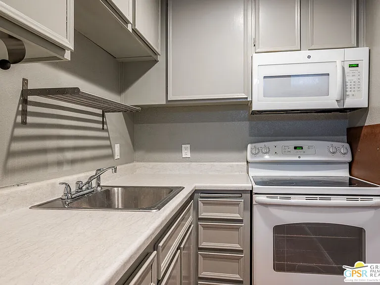 550 N Villa Ct #214 — Photo 1