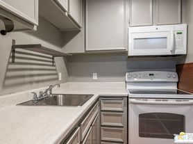 550 N Villa Ct, Palm Springs, CA
