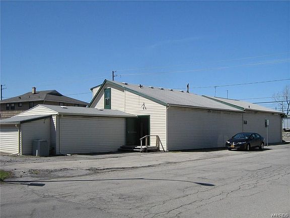 2nd image of 2641 Broadway St