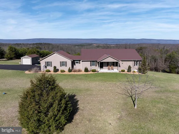 10 Jordan Hollow Ln, Berkeley Springs, WV 25411