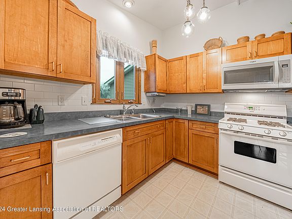 5th image of 6088 Hardy Ave