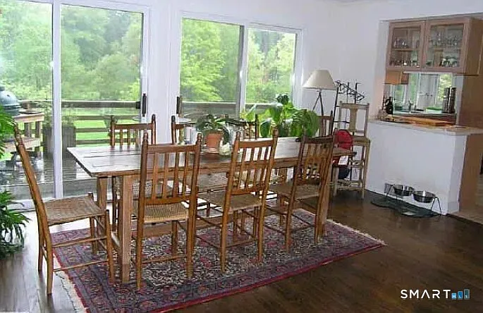 335 Greens Farms Rd — Photo 5