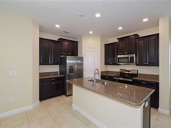 2nd image of 15247 Evergreen Oak Loop