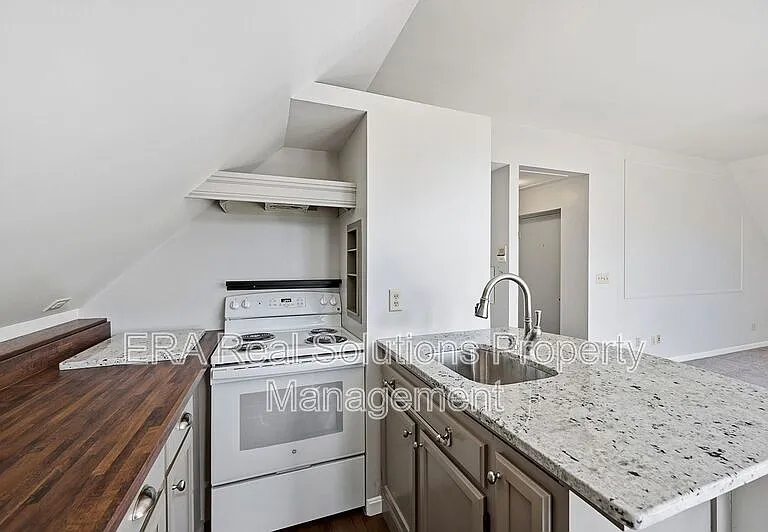 255-257 Loraine Ave #5 — Photo 17