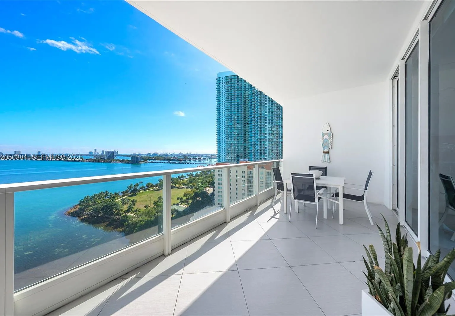 Paramount Bay Condo — Photo 3