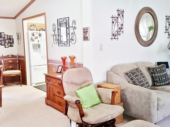 diningroom to kitchen