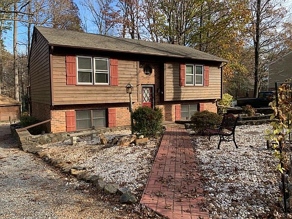 3rd image of 105 Jefferson Woods Dr
