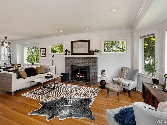 4th image of 4439 Greenwood Ave N