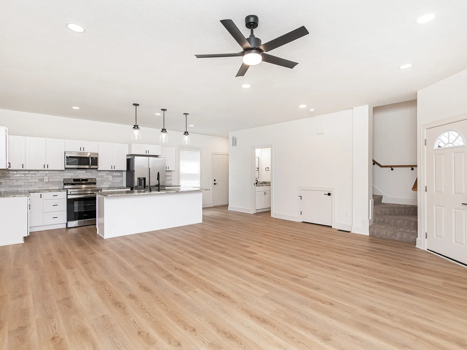 2 bed, 2.5 bath, 1325 sqft, $2,300 — Photo 3