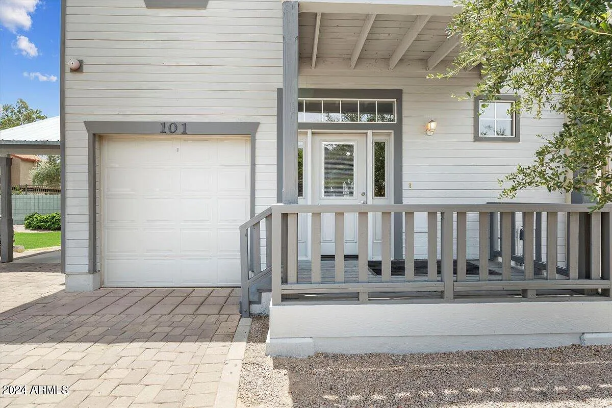 2016 S Hammond Dr — Photo 2