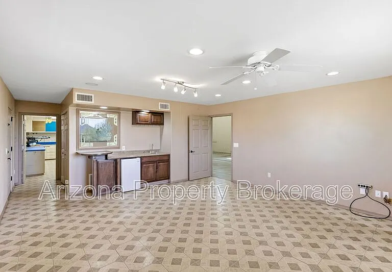 1933 W Tanya Trl — Photo 38