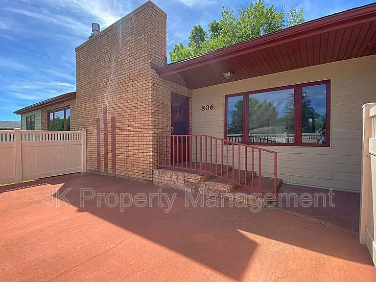806 Forest Ave — Photo 3