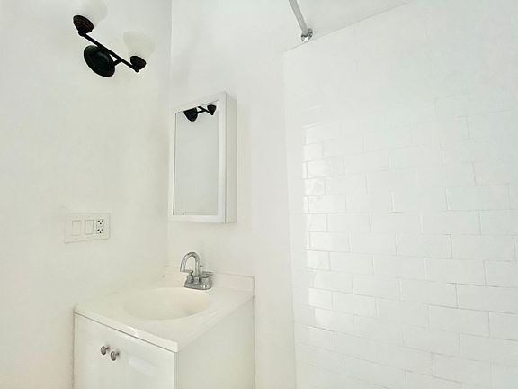 4th image of 1417 W Olympic Blvd #F6