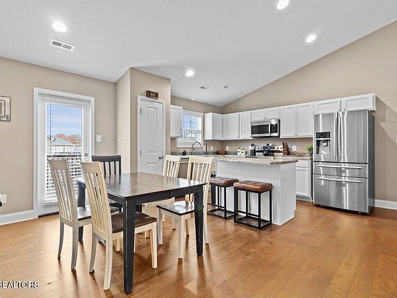5th image of 3304 Townsend Park Ln