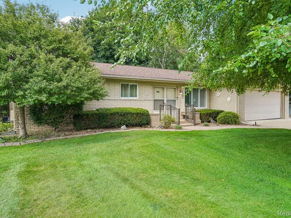 6282 Church St, Clarkston, MI 48346