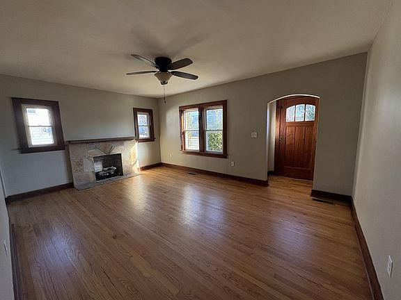 2nd image of 1221 Nutwood St