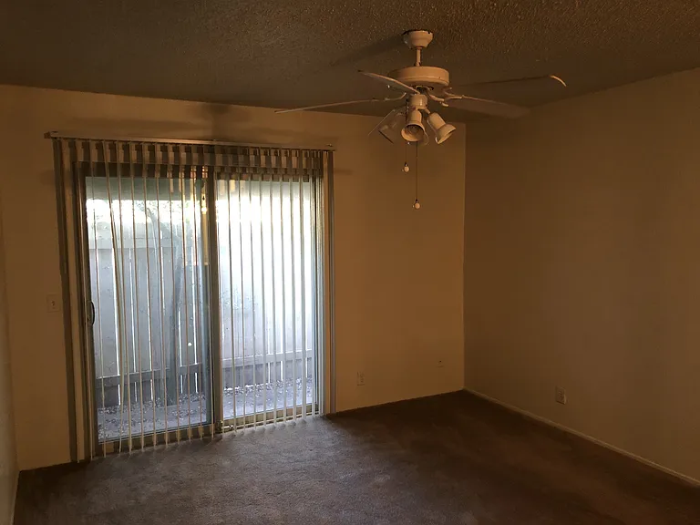 914 W Meadowmere Ln — Photo 24