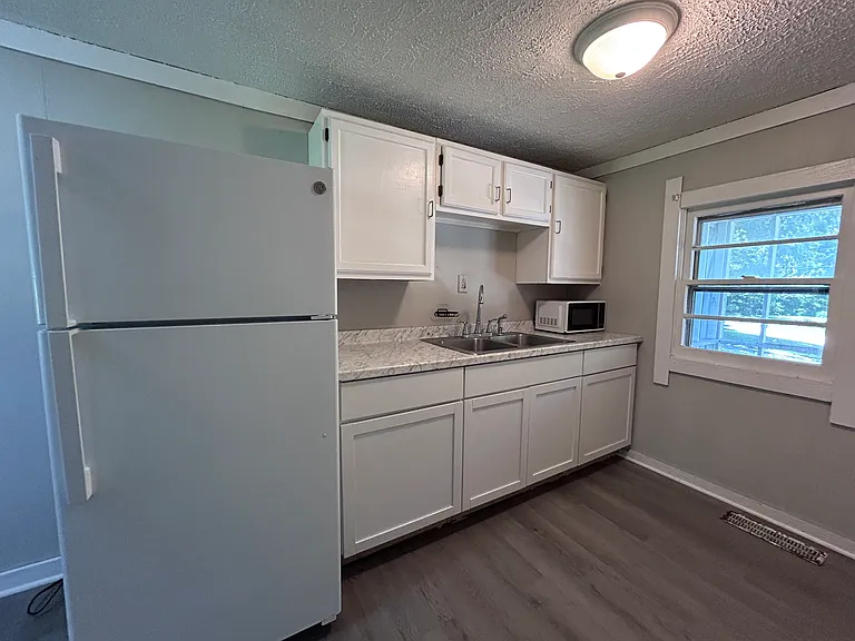 8785 Hillside Pkwy — Photo 2