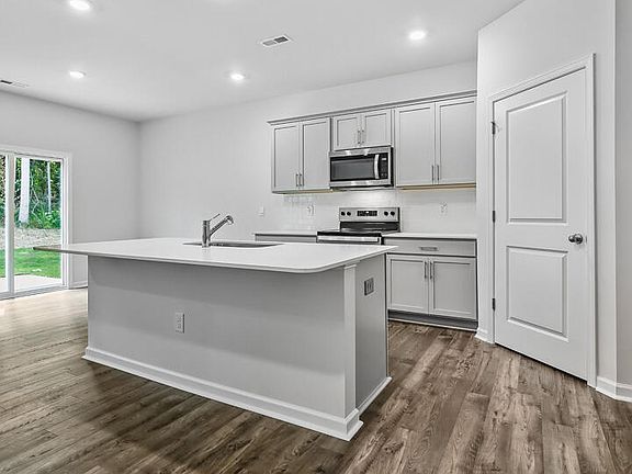 5th image of 243 Lake Tyler Drive