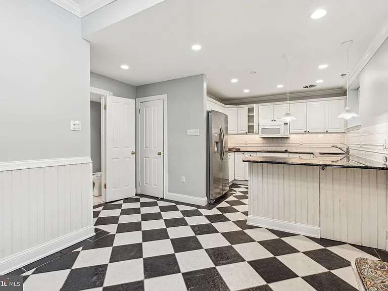 2028 Arch St — Photo 8