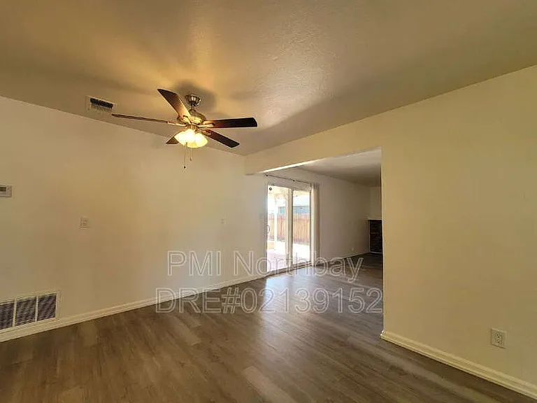 1325 Canterbury Dr — Photo 4