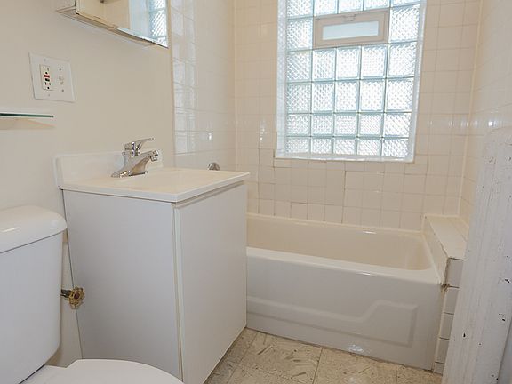 4th image of 2239 1/2 N Bissell St #2N