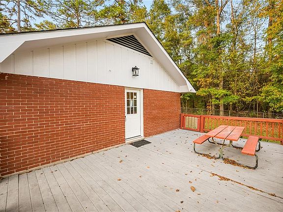 4th image of 108 E Hampton Dr