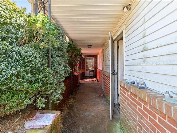 4th image of 10401 Carriage Rd