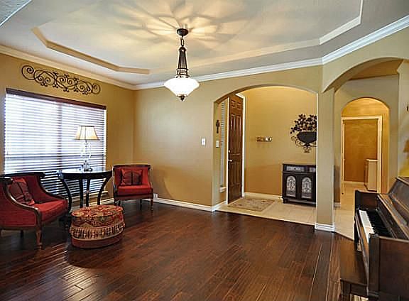 5th image of 305 Palomino Ln