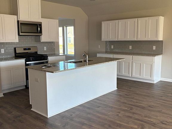 4th image of 401 Dulworth Ct